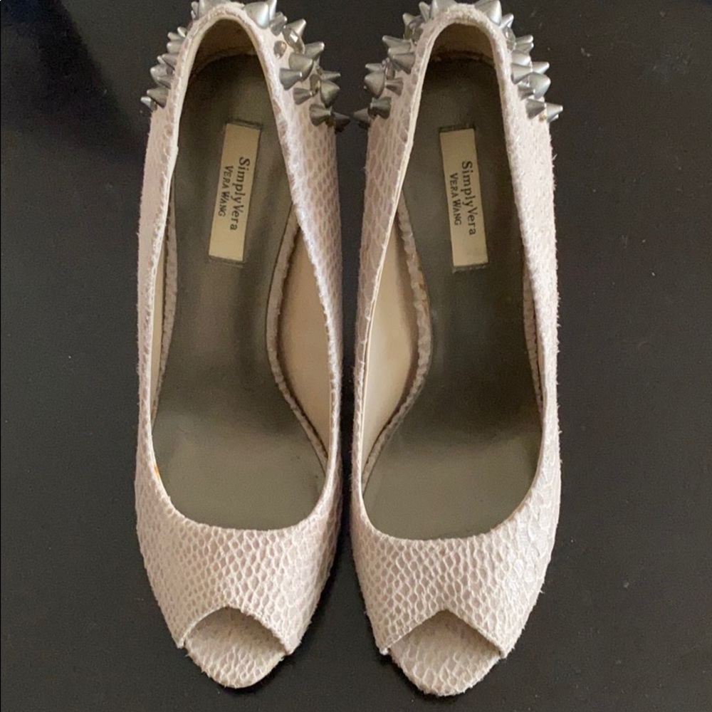 High heel Vera Wang pumps
